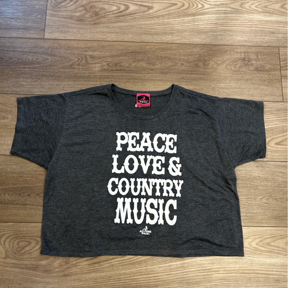 Ali Dee Collection Peace Love & Country Music Graphic Tee size M??